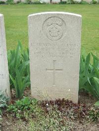 Bethune Town Cemetery - Hill, H H